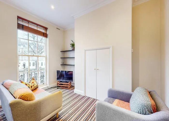 Charming Victorian 1-Bed Flat-3 Mins To Bus Stop